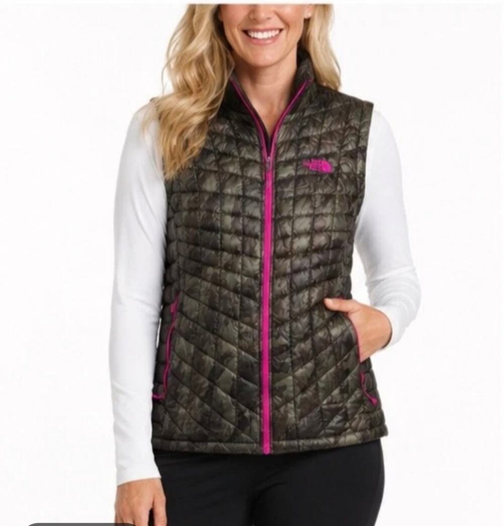 North Face Women’s Camo and Pink Thermoball Trekker Vest Medium Puffer